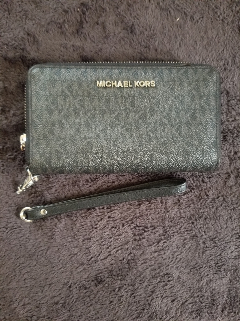 Michael Kors Women's Black Zip Around Wallet - Preloved